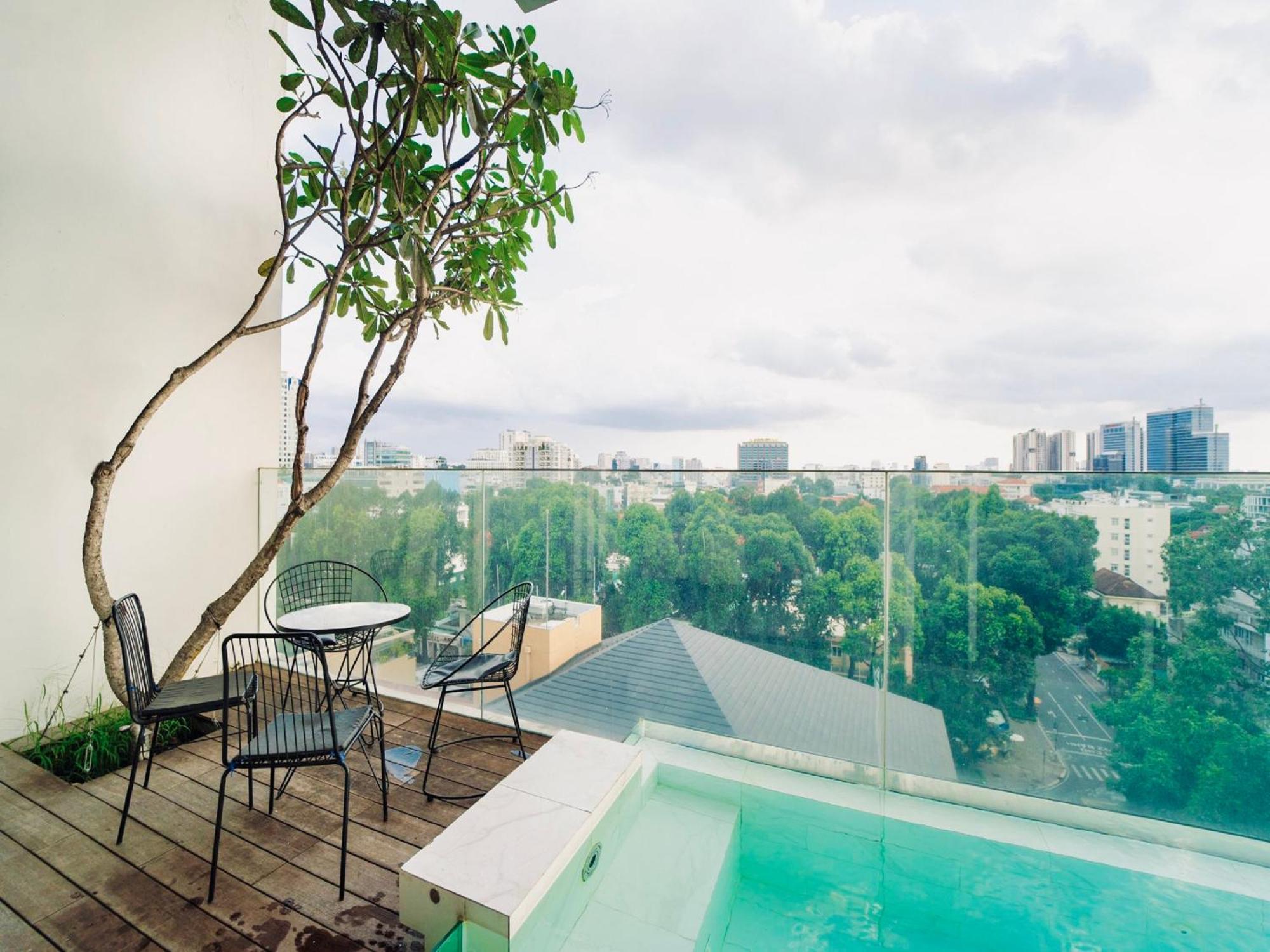 Serenity Saigon Sky Villas - Free One Way Airport Shuttle Хошимин Экстерьер фото