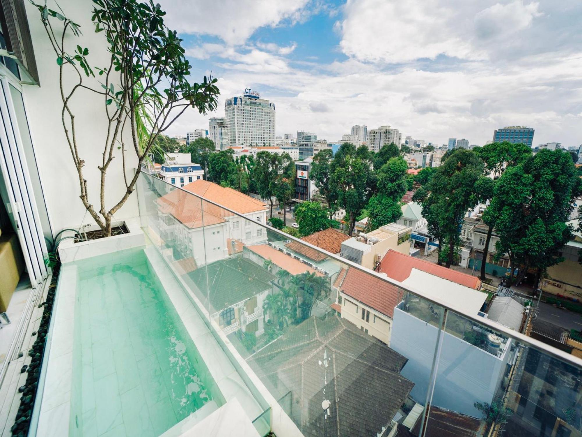 Serenity Saigon Sky Villas - Free One Way Airport Shuttle Хошимин Экстерьер фото