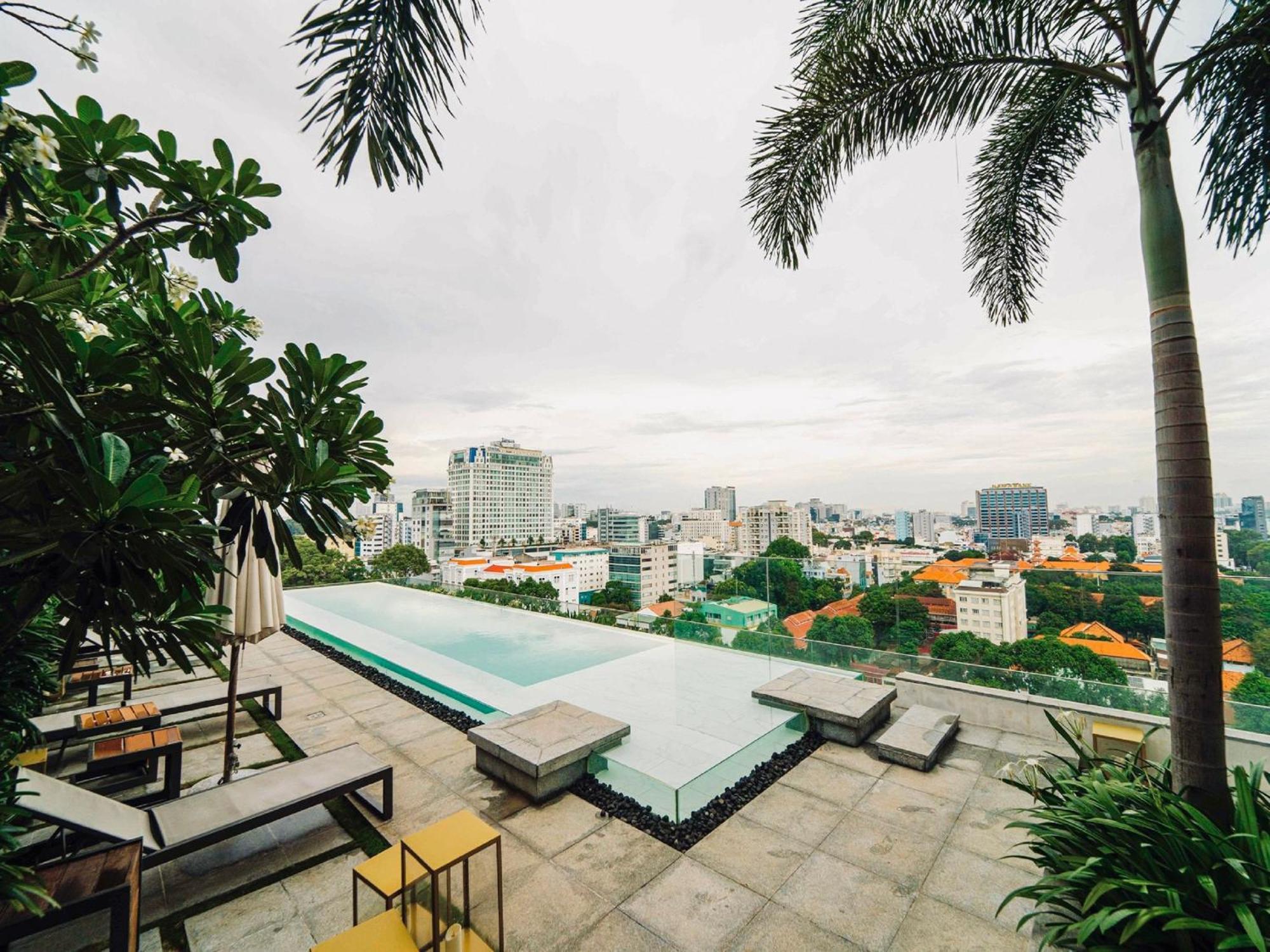 Serenity Saigon Sky Villas - Free One Way Airport Shuttle Хошимин Экстерьер фото