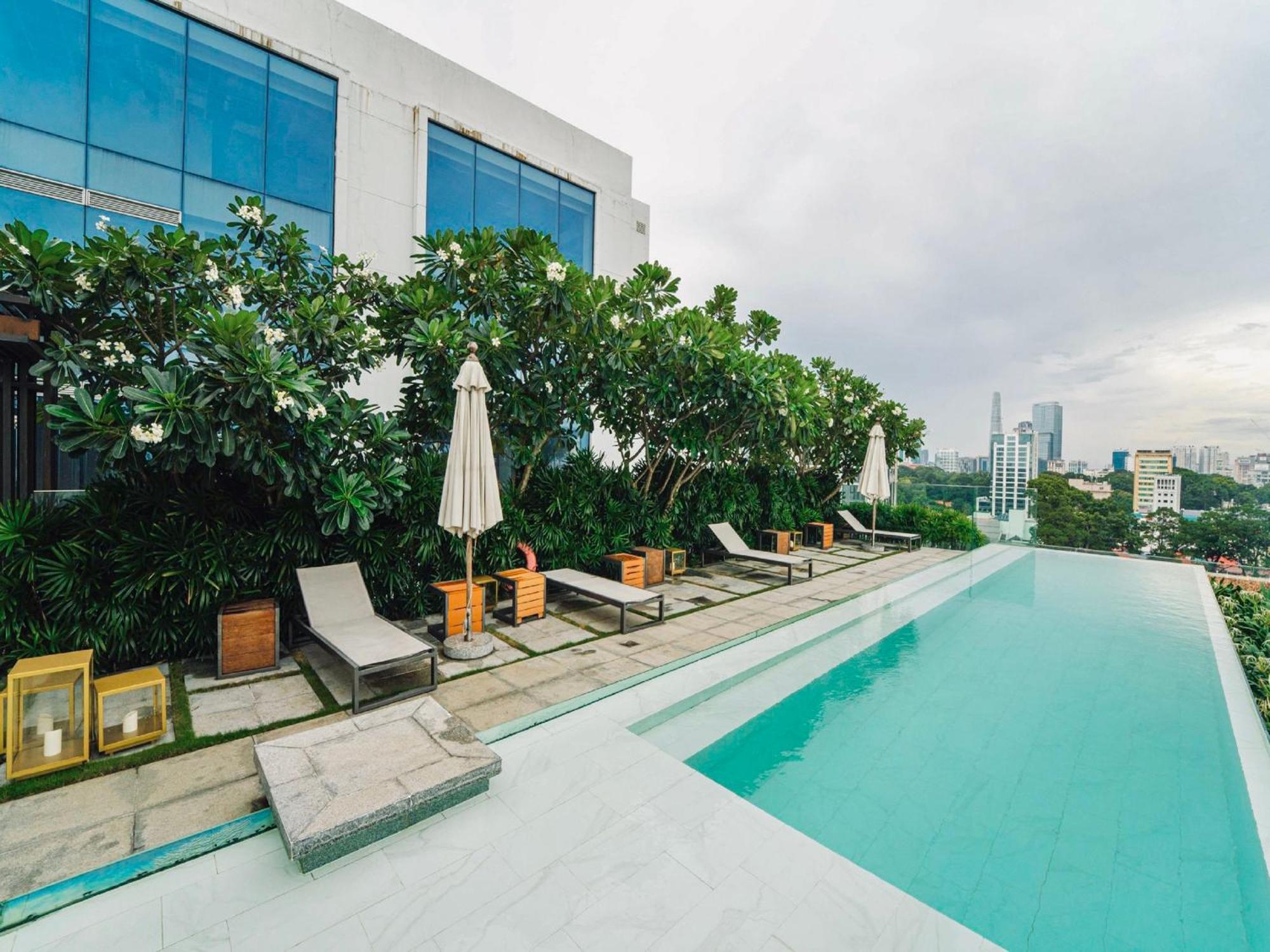 Serenity Saigon Sky Villas - Free One Way Airport Shuttle Хошимин Экстерьер фото