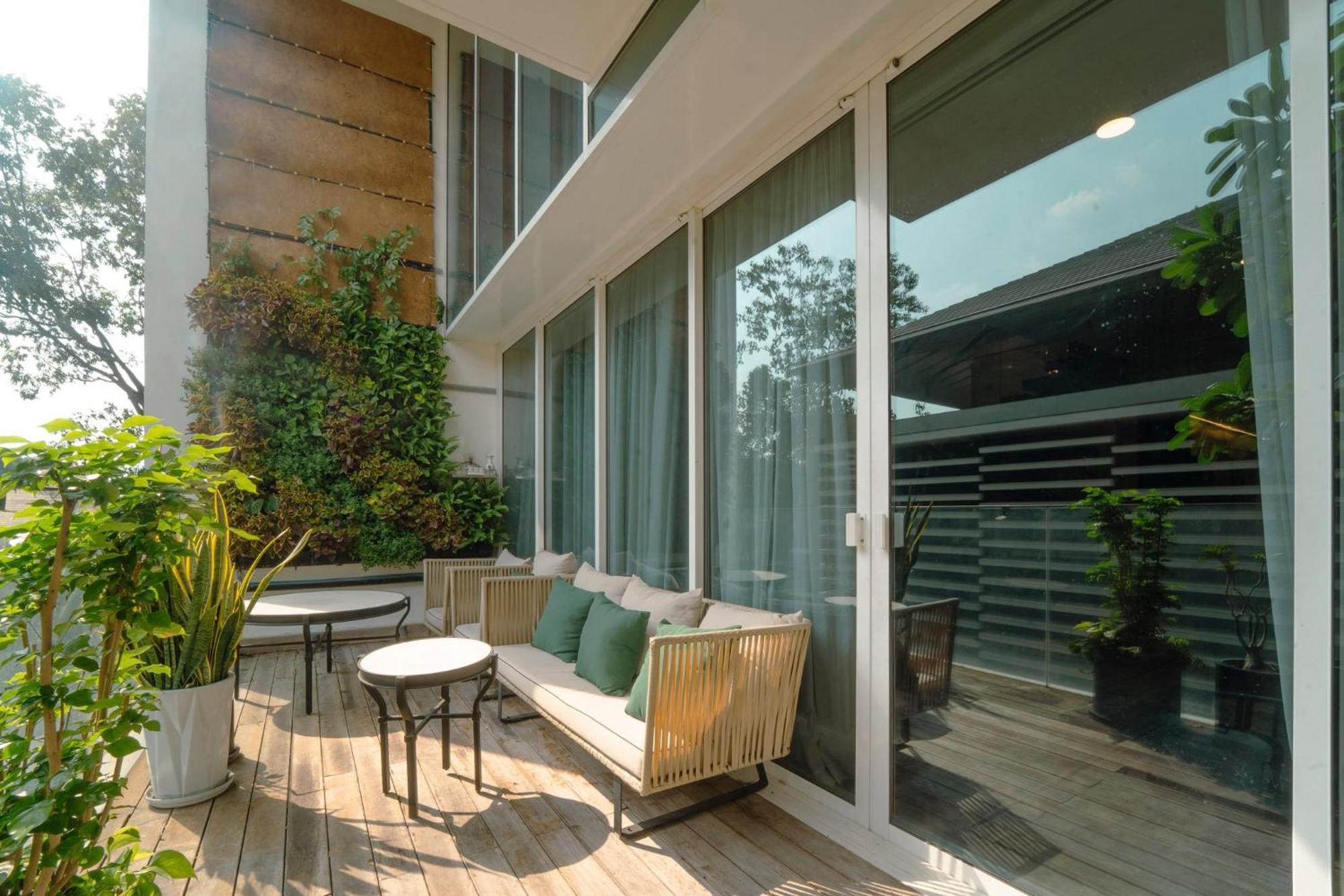 Serenity Saigon Sky Villas - Free One Way Airport Shuttle Хошимин Экстерьер фото