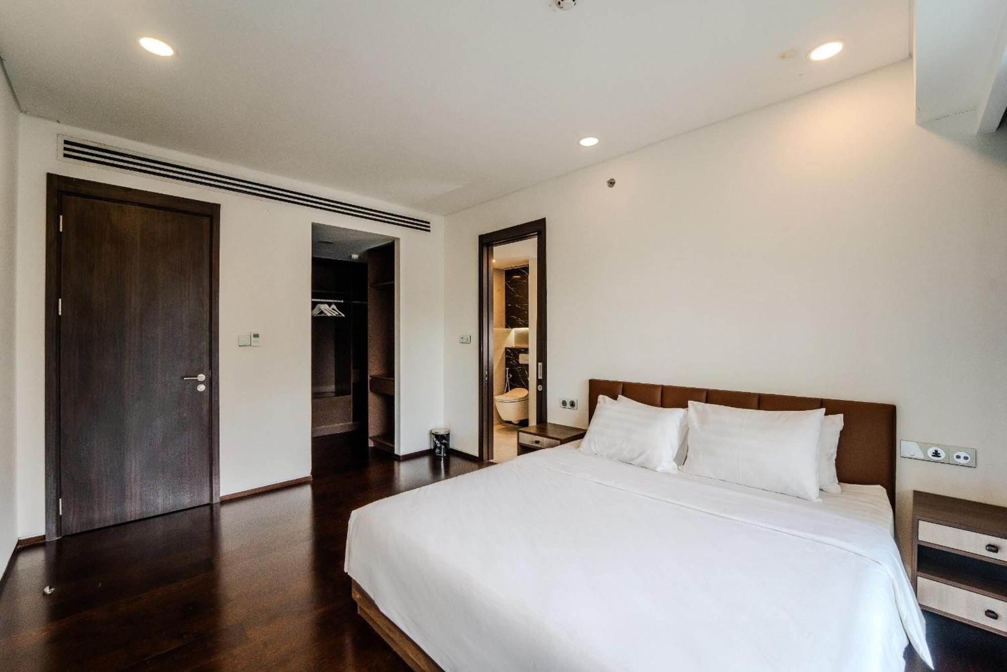 Serenity Saigon Sky Villas - Free One Way Airport Shuttle Хошимин Экстерьер фото