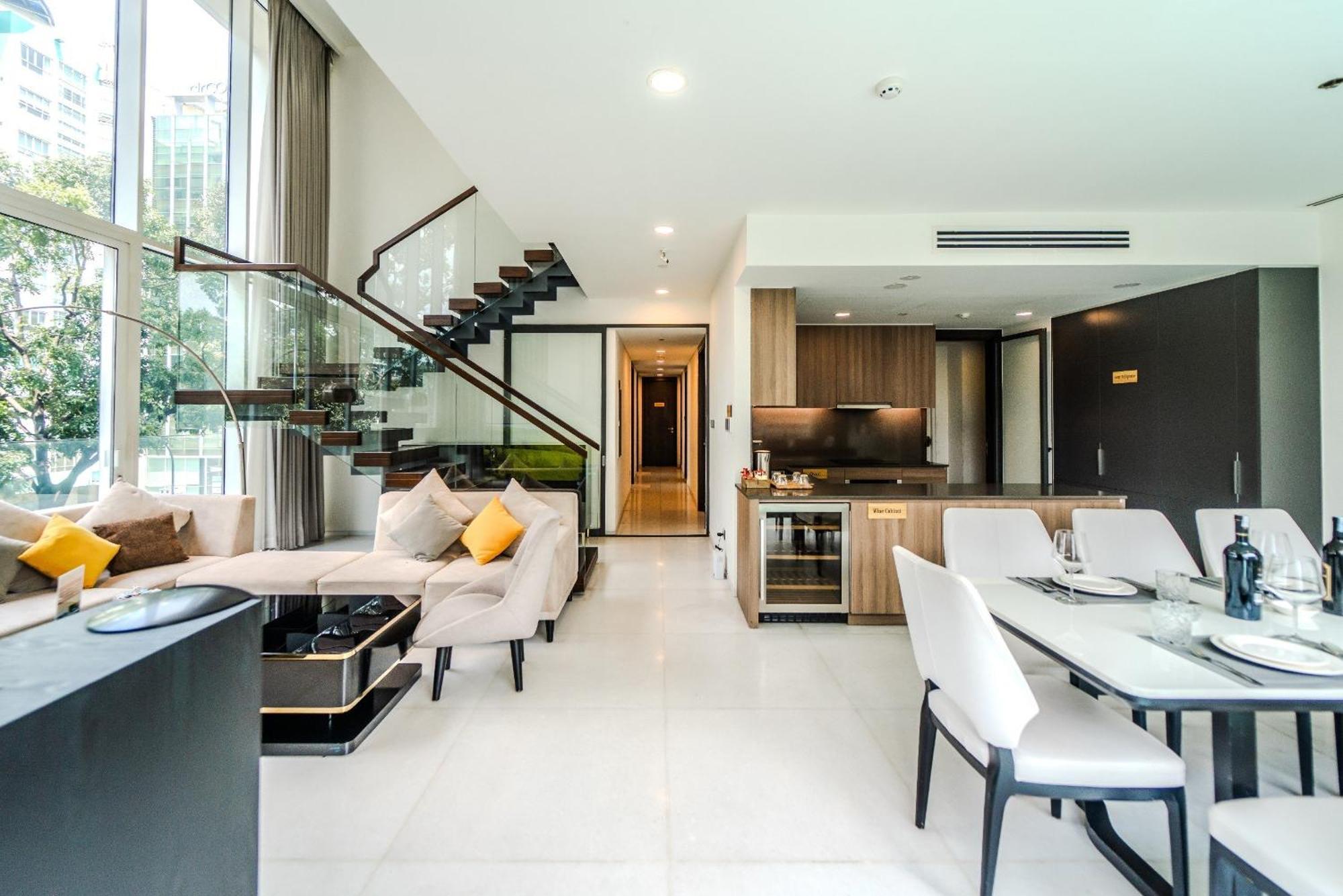 Serenity Saigon Sky Villas - Free One Way Airport Shuttle Хошимин Экстерьер фото