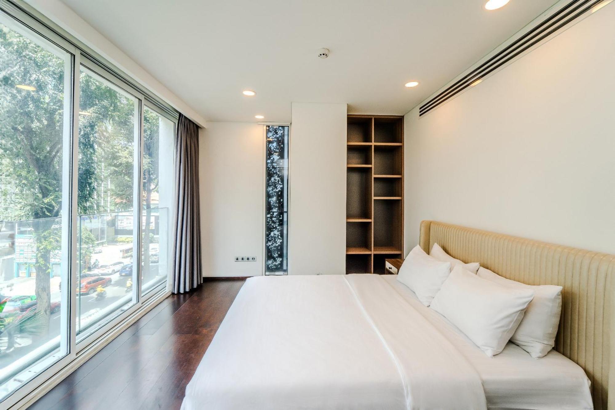 Serenity Saigon Sky Villas - Free One Way Airport Shuttle Хошимин Экстерьер фото