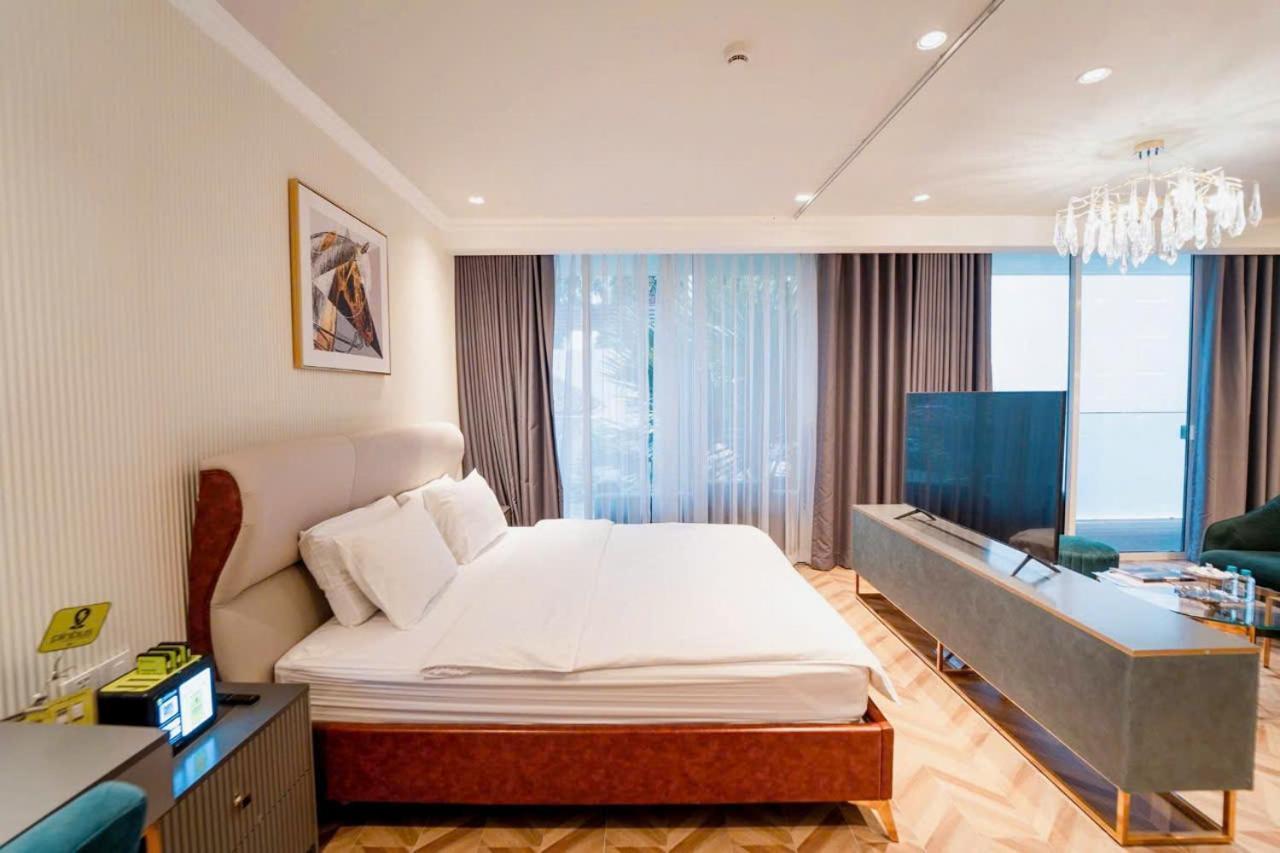 Serenity Saigon Sky Villas - Free One Way Airport Shuttle Хошимин Экстерьер фото