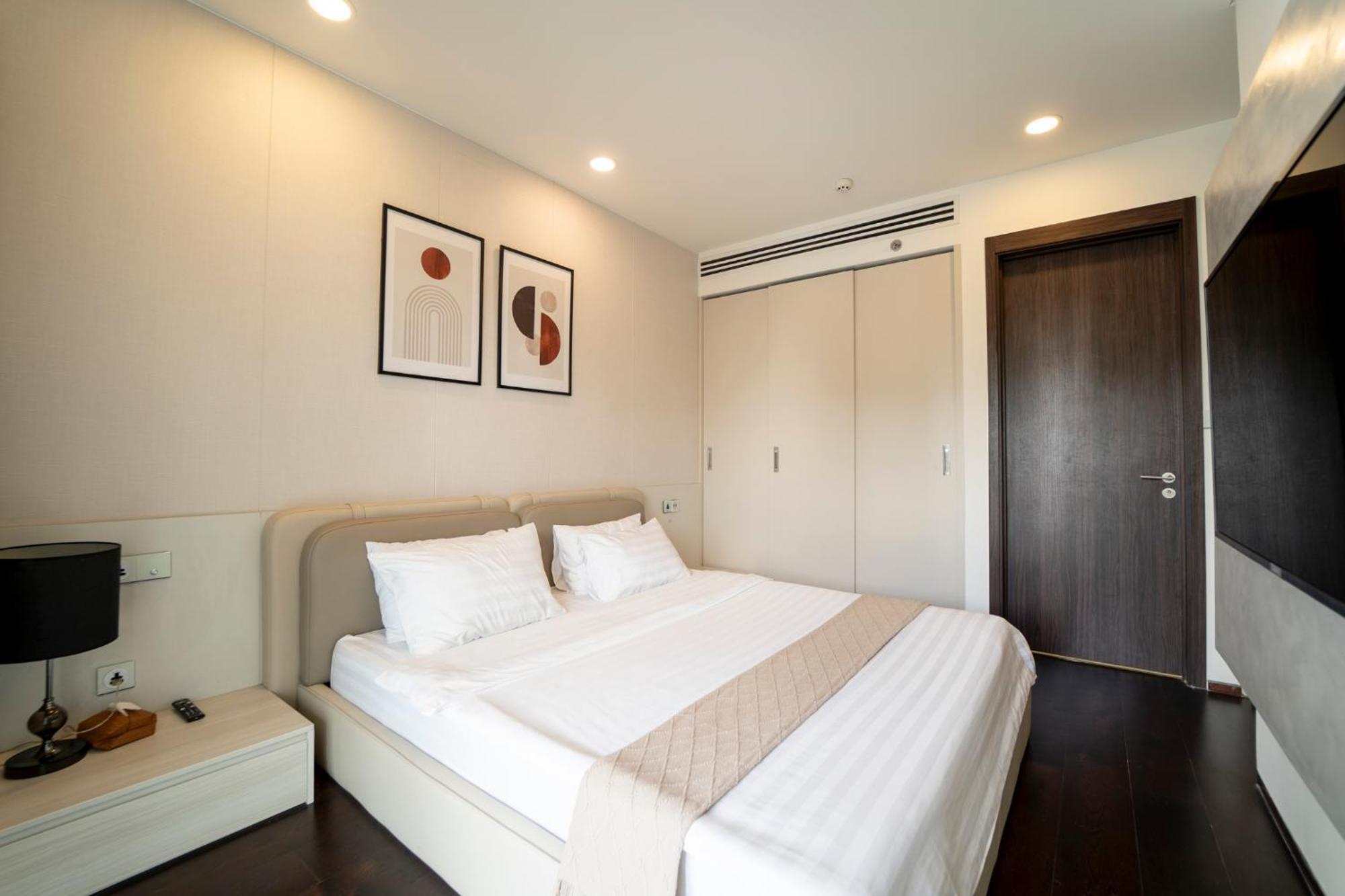 Serenity Saigon Sky Villas - Free One Way Airport Shuttle Хошимин Экстерьер фото