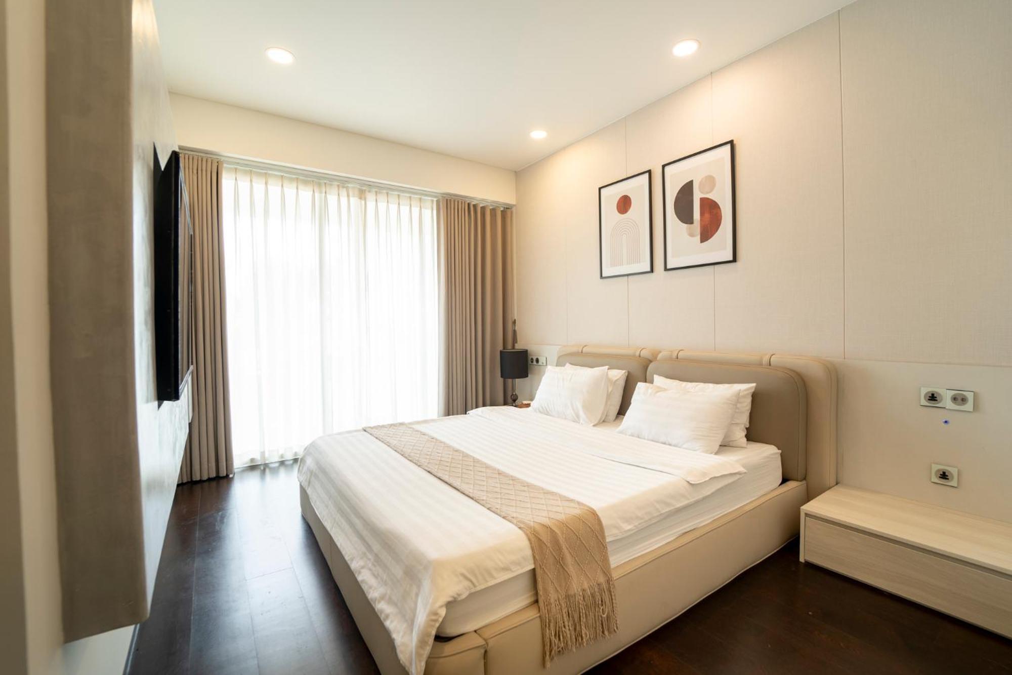 Serenity Saigon Sky Villas - Free One Way Airport Shuttle Хошимин Экстерьер фото