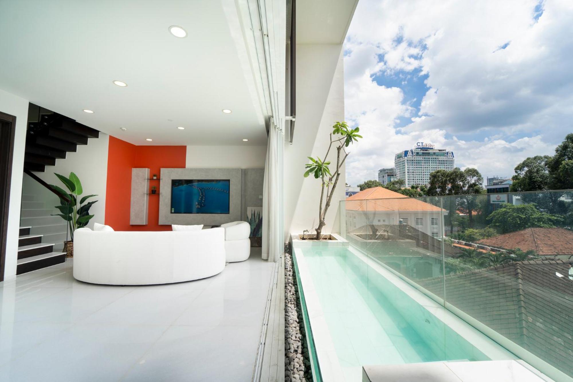 Serenity Saigon Sky Villas - Free One Way Airport Shuttle Хошимин Экстерьер фото