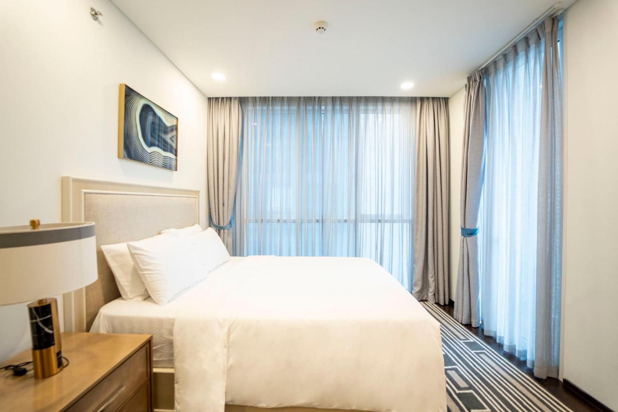 Serenity Saigon Sky Villas - Free One Way Airport Shuttle Хошимин Экстерьер фото