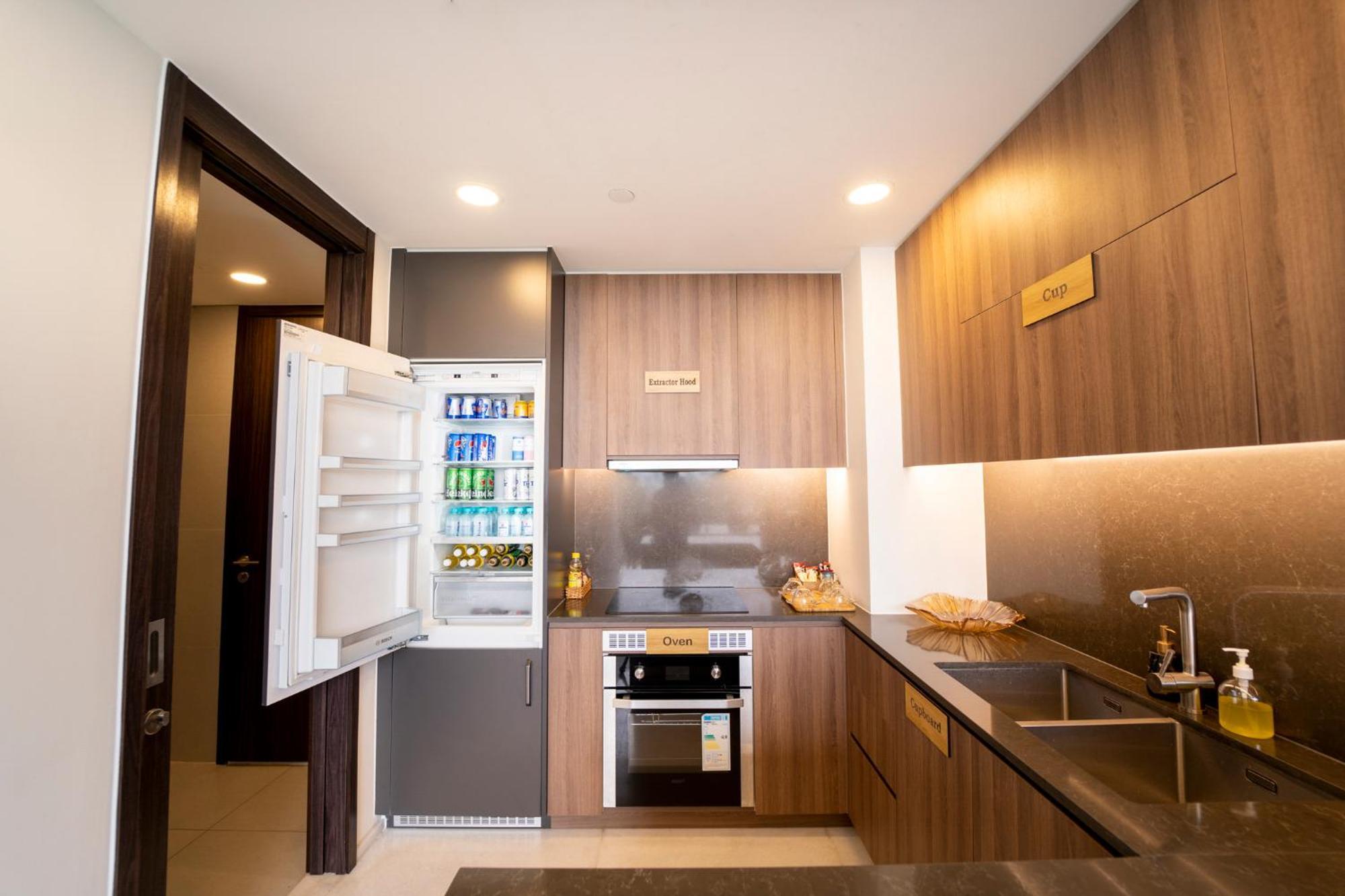 Serenity Saigon Sky Villas - Free One Way Airport Shuttle Хошимин Экстерьер фото