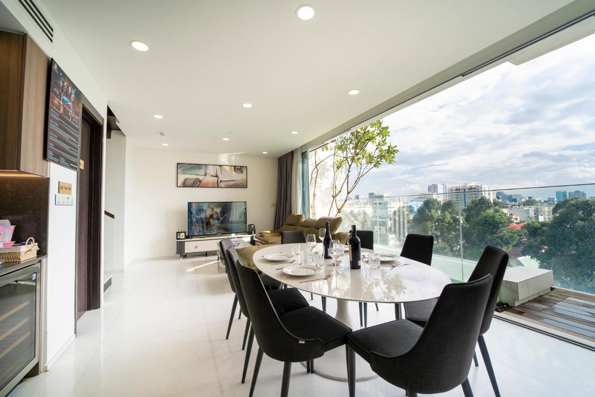 Serenity Saigon Sky Villas - Free One Way Airport Shuttle Хошимин Экстерьер фото