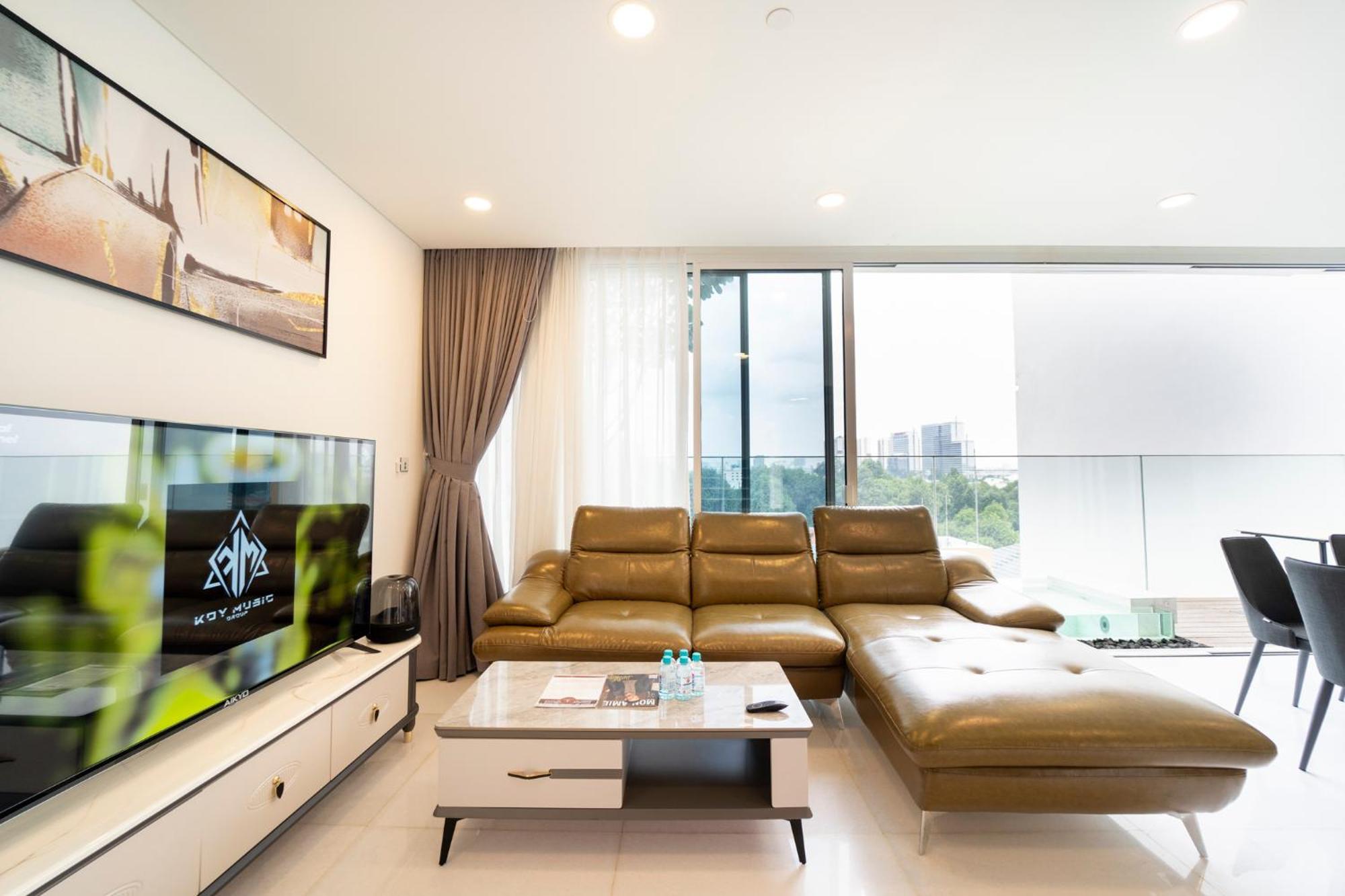 Serenity Saigon Sky Villas - Free One Way Airport Shuttle Хошимин Экстерьер фото