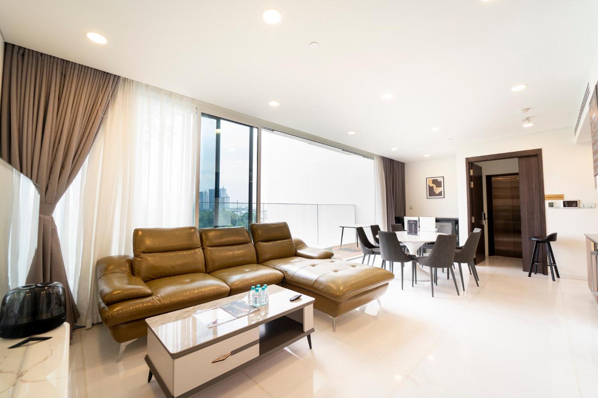 Serenity Saigon Sky Villas - Free One Way Airport Shuttle Хошимин Экстерьер фото