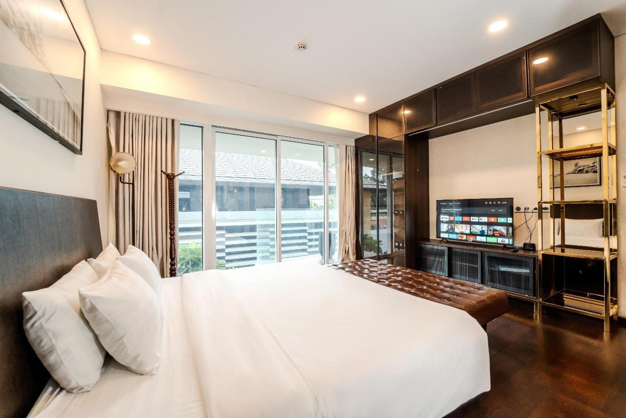 Serenity Saigon Sky Villas - Free One Way Airport Shuttle Хошимин Экстерьер фото