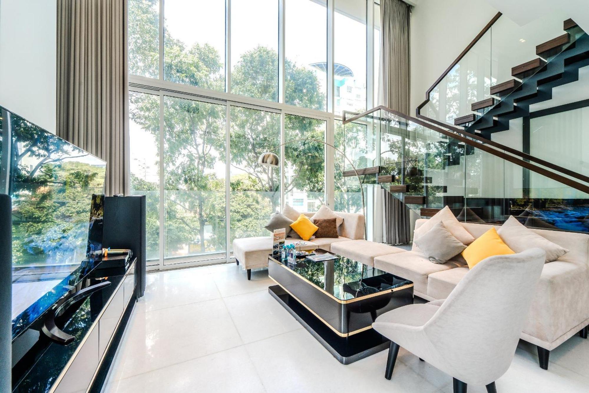 Serenity Saigon Sky Villas - Free One Way Airport Shuttle Хошимин Экстерьер фото
