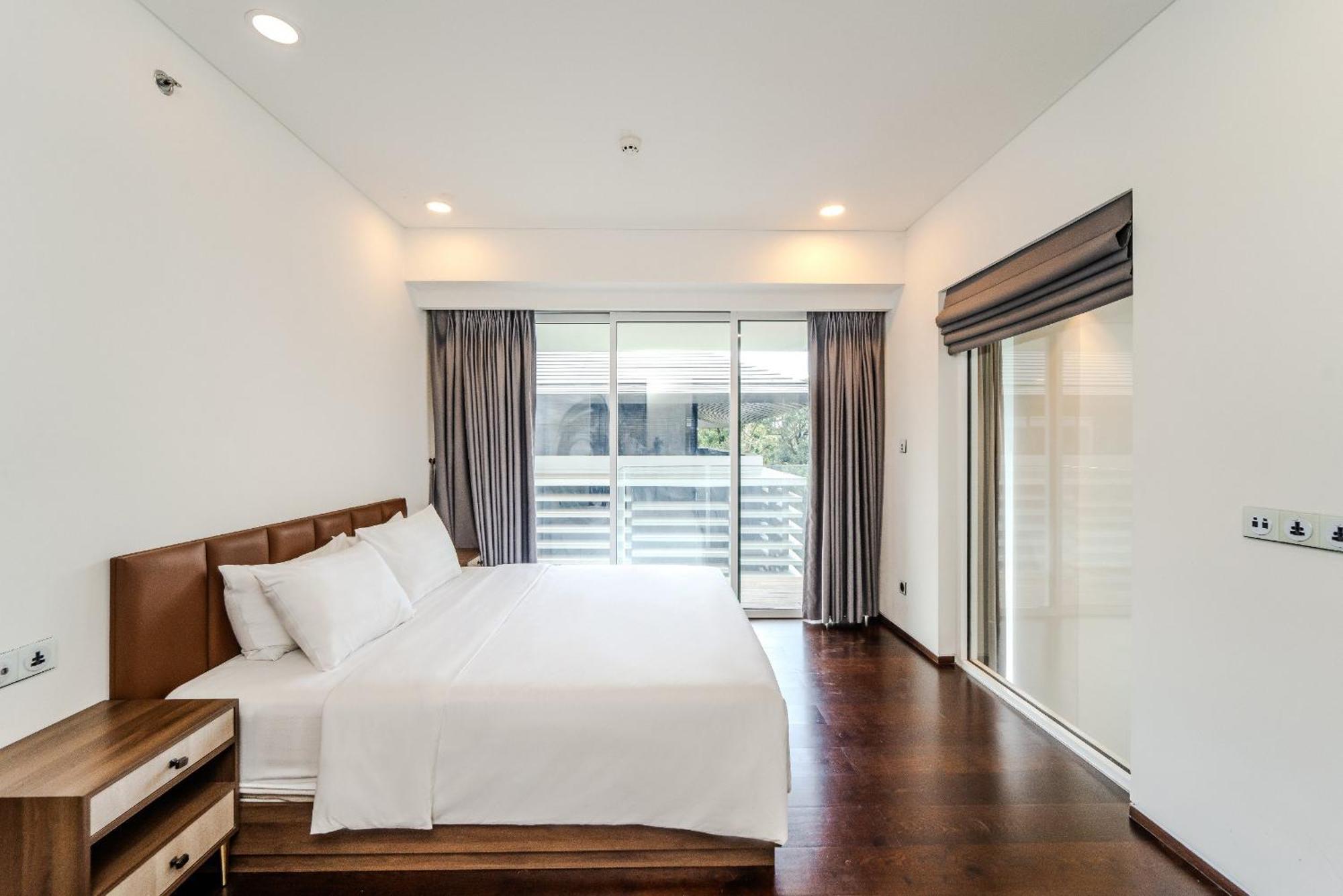 Serenity Saigon Sky Villas - Free One Way Airport Shuttle Хошимин Экстерьер фото